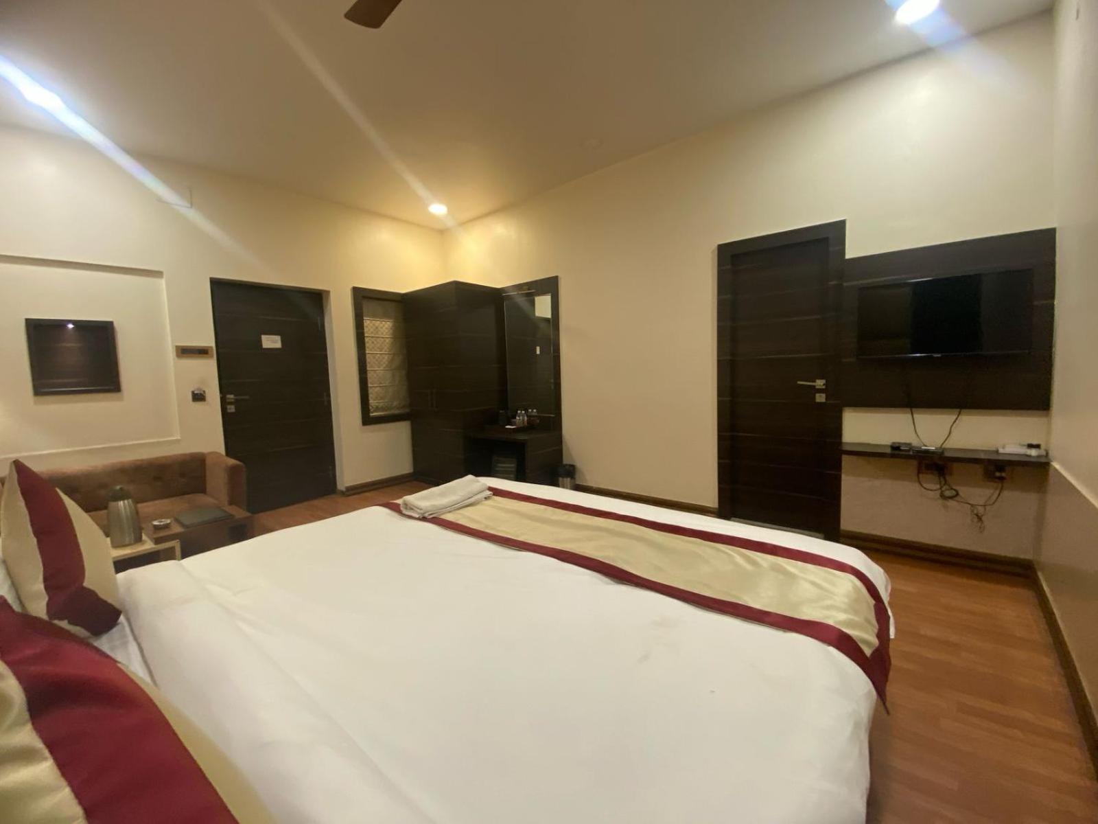 Hotel New Grand Deoghar Exterior photo